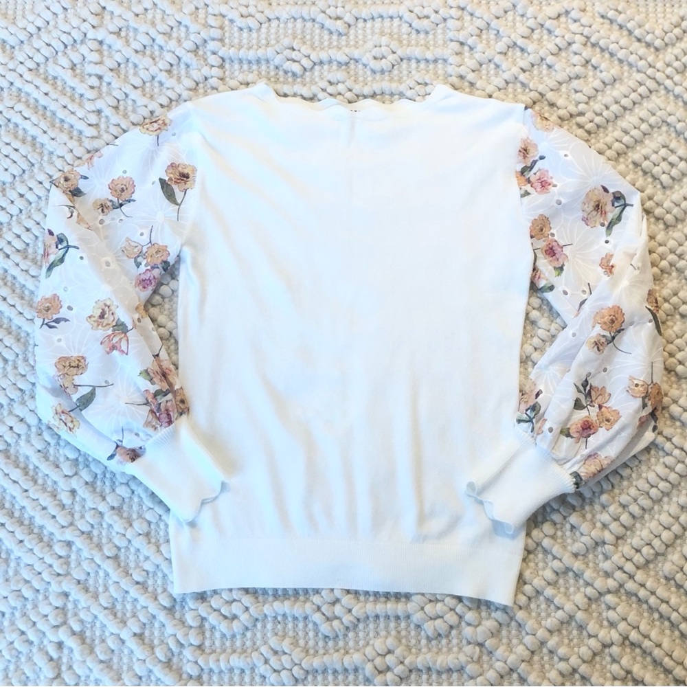 Sioni White Scallop Sweater Floral Eyelet Sleeves Small